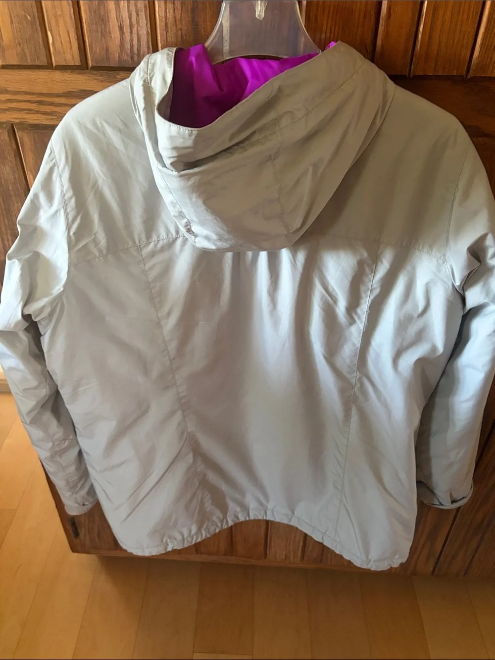Columbia  women ' s Light Gray Jacket with Purple Accents Size 1X